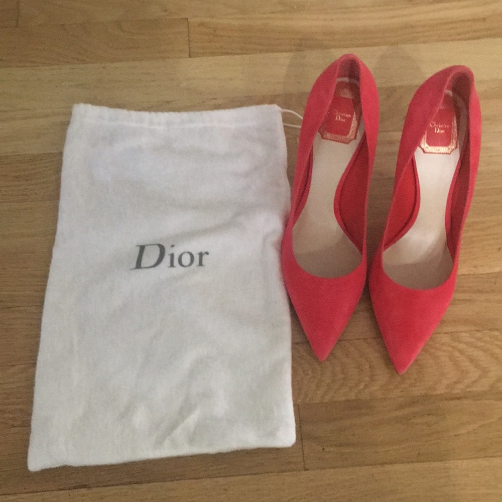 Christian Dior pink suede pumps